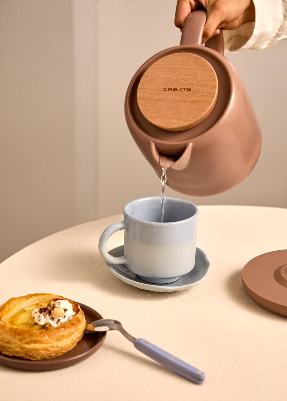 CREATE/KETTLE CERAMIC/Keramischer Wasserkocher Mokka/Keramikgehäuse, Aufheizen in 5 Minuten, 1L Fass