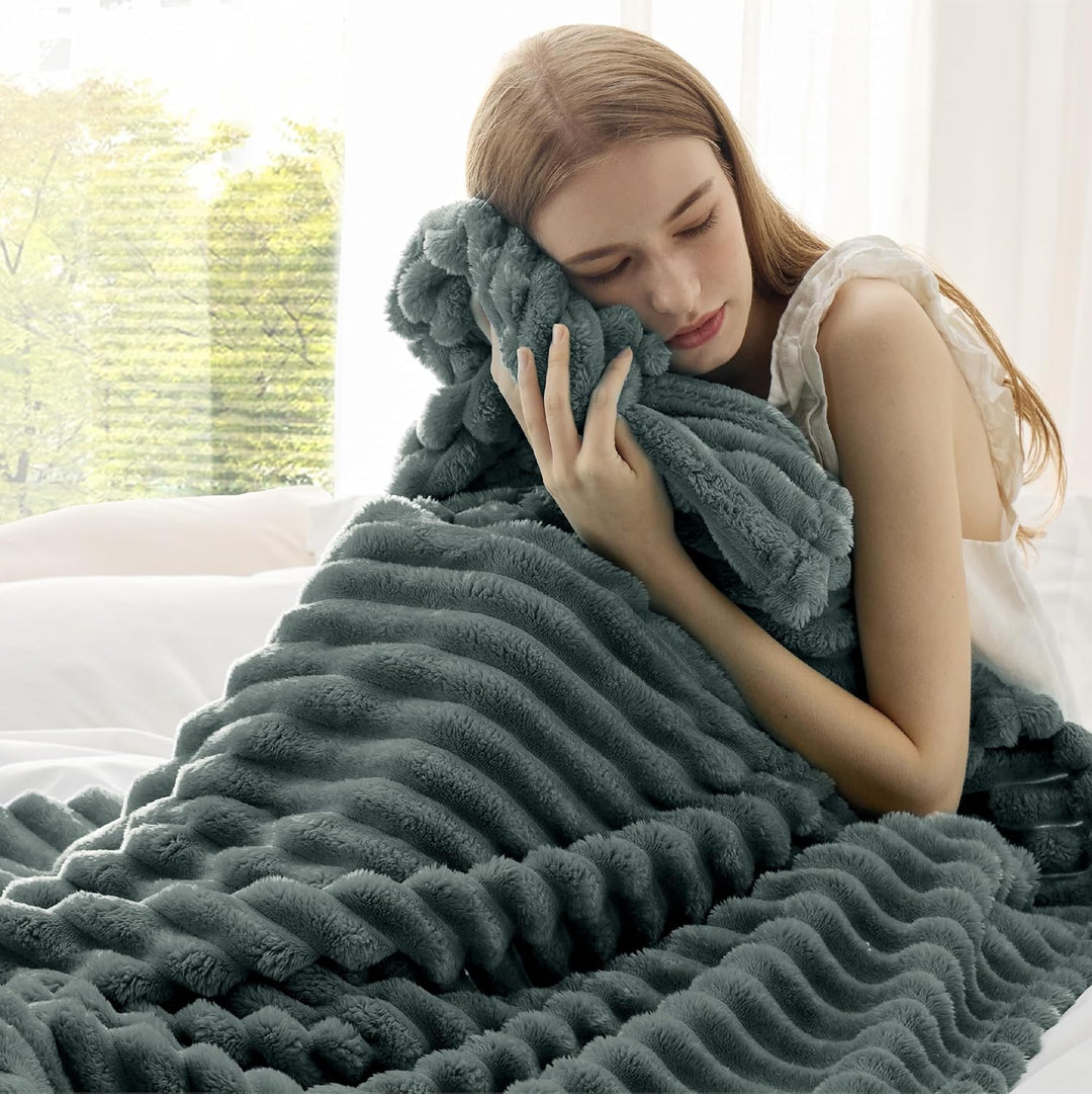 BEDSURE Kuscheldecke für Zimmer Deko - Wolldecke & Fleecedecke, Sofadecke, Weiche Warme Grobe Kordde