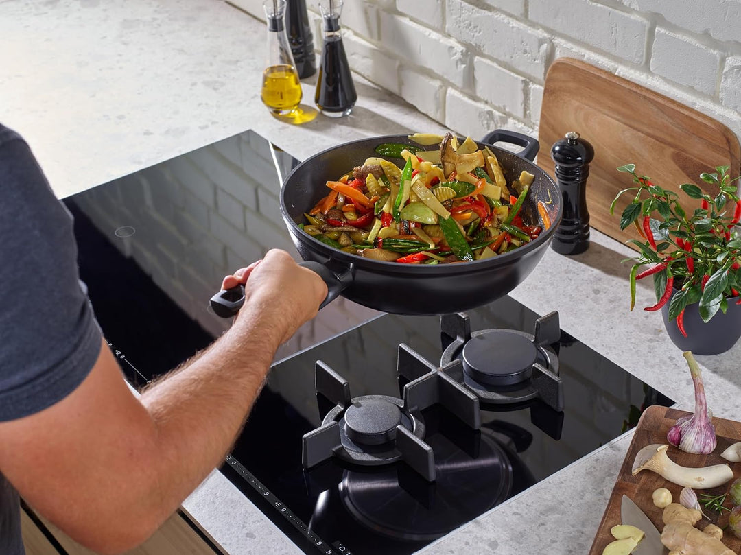Fissler Ceratal Orbit Black/Aluminium-Wok (Ø 32 cm, 6 L) grosse Keramik-Bratpfanne beschichtet antih