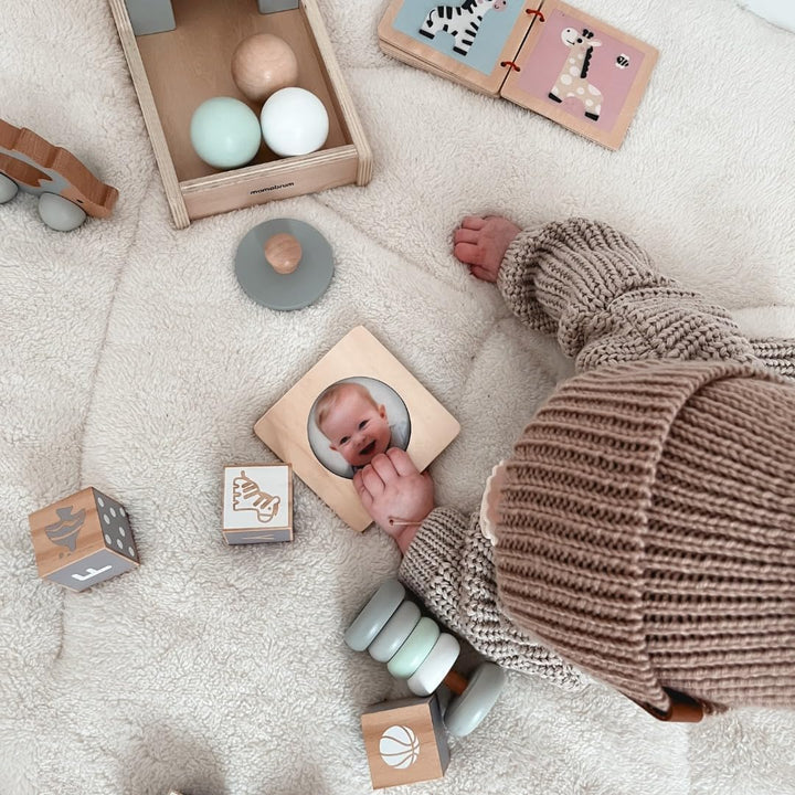 mamabrum Montessori Holz-Spielzeug-Set: 6 Lernspielzeuge für Babys ab 6 Monaten - Fördert Motorik &
