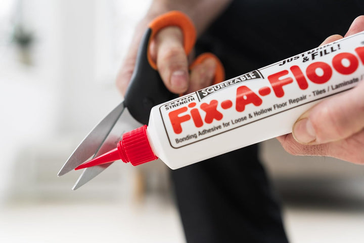 Fix-A-Floor Squeezy All-in-One Reparaturkleber für lose, hohle und knarrende Fliesen, Holz, LVT, LVP