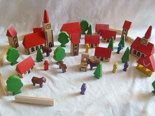 42 TLG. Set: Dorf mit Kirche, Häuser & Bäume, Figuren und Bausteine - aus Holz - Baukasten - Origina