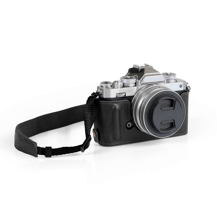 MegaGear MG2016 Ever Ready Genuine Leather Camera Half Case Compatible with Nikon Z fc (Schwarz), Sc