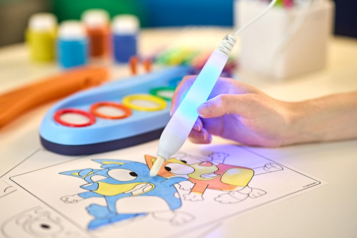 CRAYOLA Color Wonder, Magic Light Brush Bluey, Nicht fleckendes Malset | Kreative Beschäftigung und