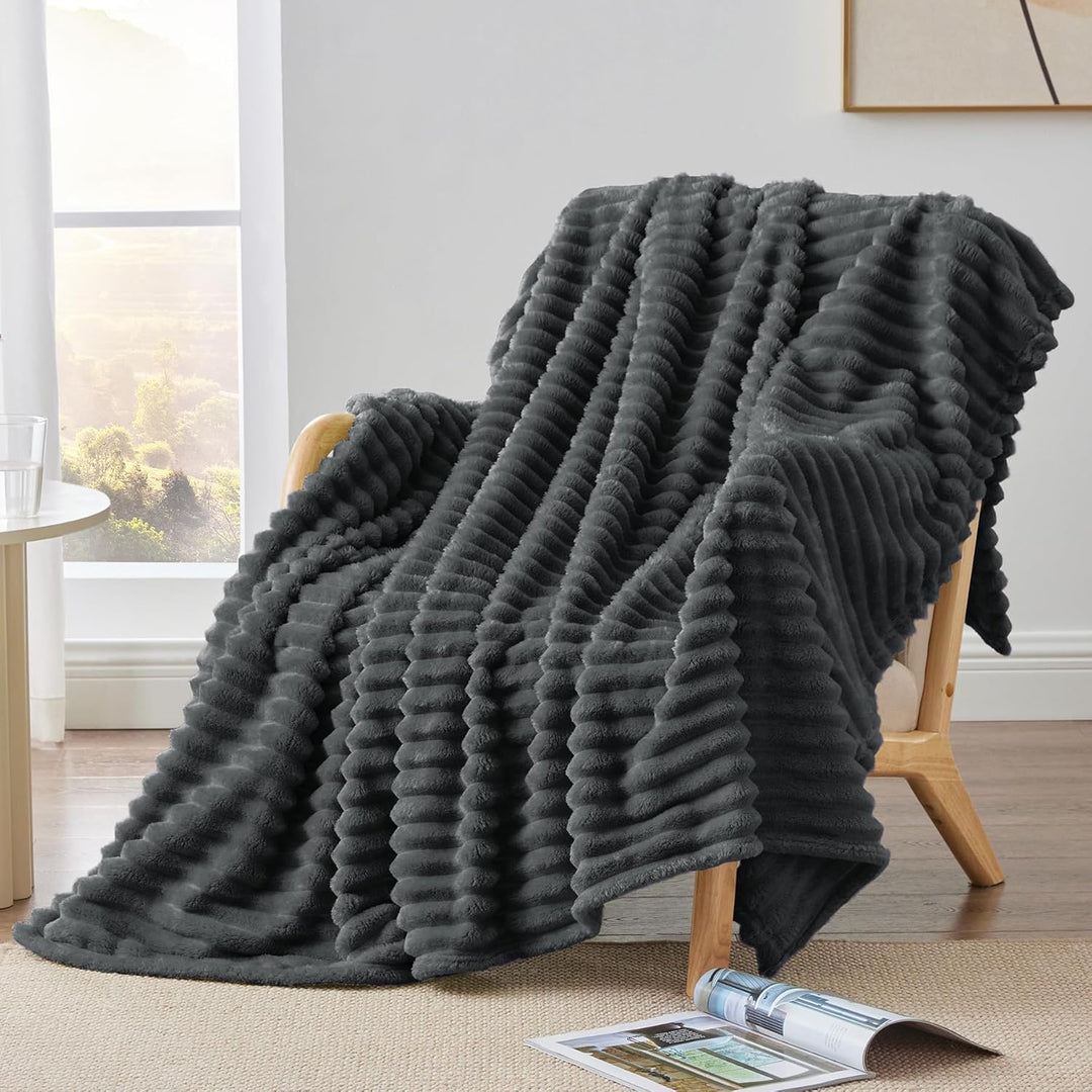 BEDELITE Kuscheldecke Flauschig Decke Klein - weiche Flanell Decken Anthrazit 125x150 für Sofa, Deko
