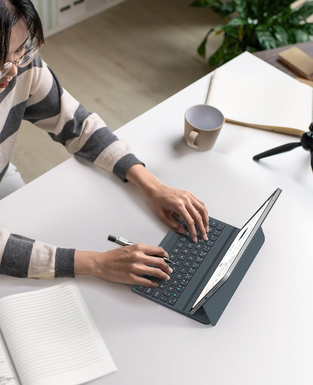 CHESONA iPad Air 11 Hülle mit Tastatur, Magnetische Tastatur für iPad Air 5/4, Ultra-Schlank & Leich