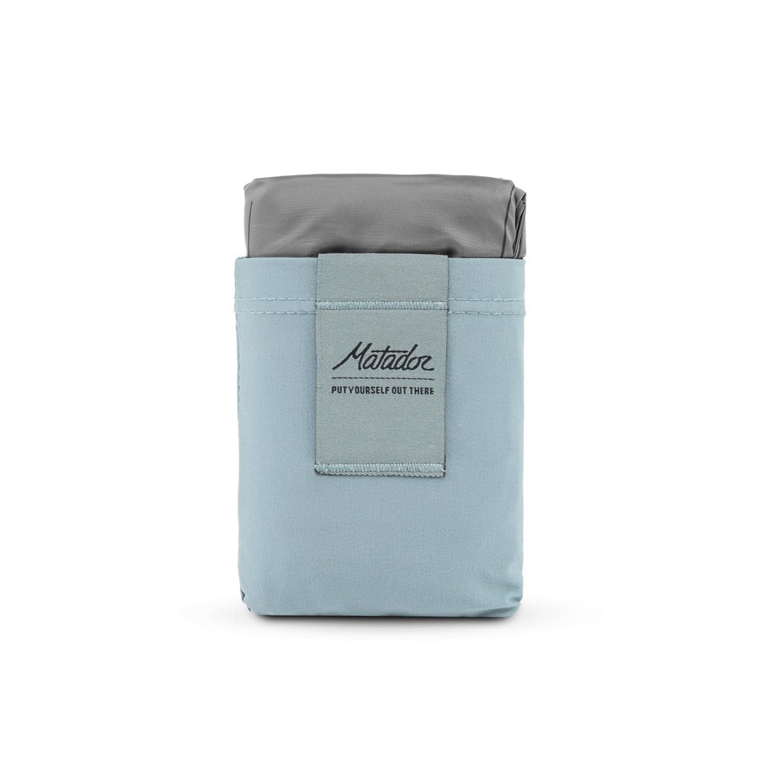 MATADOR Pocket Blanket 4,0 - Blau (Sitzplätze 2-4); Ultraleicht Picknickdecke mit Pflöcken; Faltbare