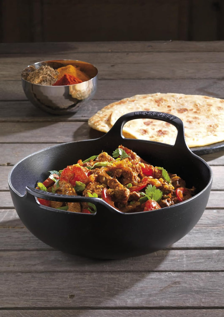 Le Creuset Balti Dish aus Gusseisen, 24 cm, 2,7 Liter, Schwarz matt, 20142240000460, Schwarz Matt