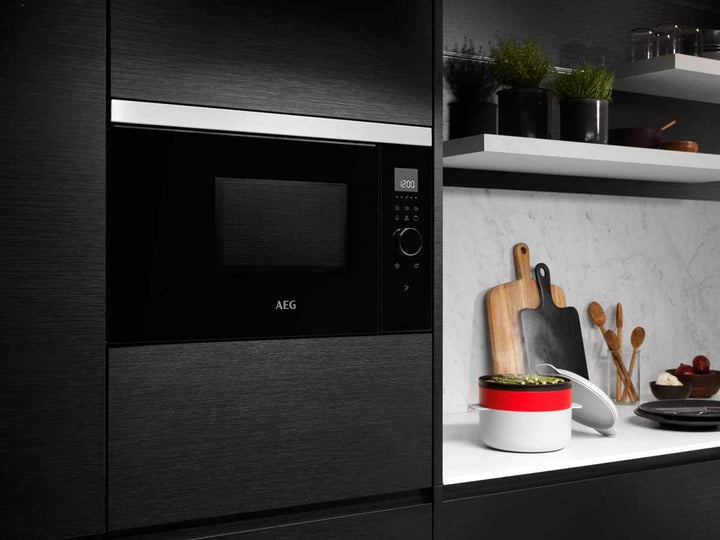 AEG MBB1756SEM 60cm Einbau-Mikrowelle / Touch-Bedienung / Display mit Uhr ohne Grill 596 mm / 800 Wa