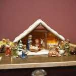 Goebel Weihnachtsdekoration Engelsfigur aus Porzellan hergestellt, Masse: 11 cm x 5.5 cm x 5 cm, 41-