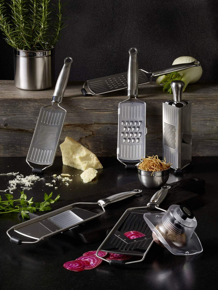 RÖSLE Grobreibe, Hochwertige Reibe für Rohkost, Kartoffeln, Gemüse oder Käse, mit Silikonstandfuss,