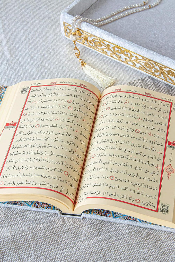 Spezielle elegante Samt bedeckte dekorative Box, Samt überdachter Quran-Buch in Arabisch und Gebetsp