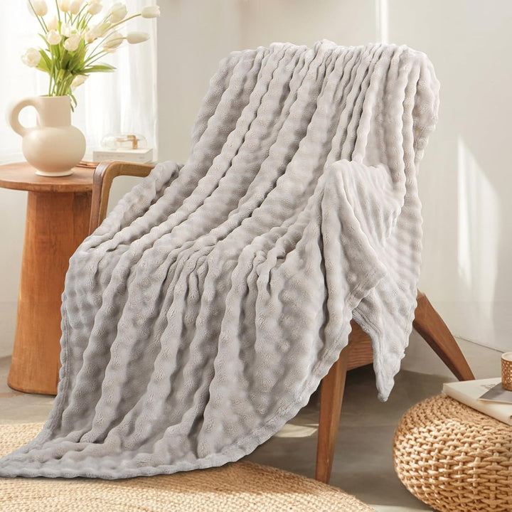 RUIKASI Bubble Decke Kuscheldecke Flauschig Beige - 150x200cm Sofadecke & Couchdecke aus Plüsch, War