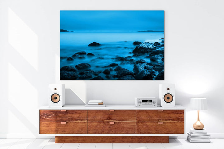 deyoli geheimnisvoller Kiesstrand in Schweden Format 60x40 Effekt: Monocrome Blau als Leinwandbild,