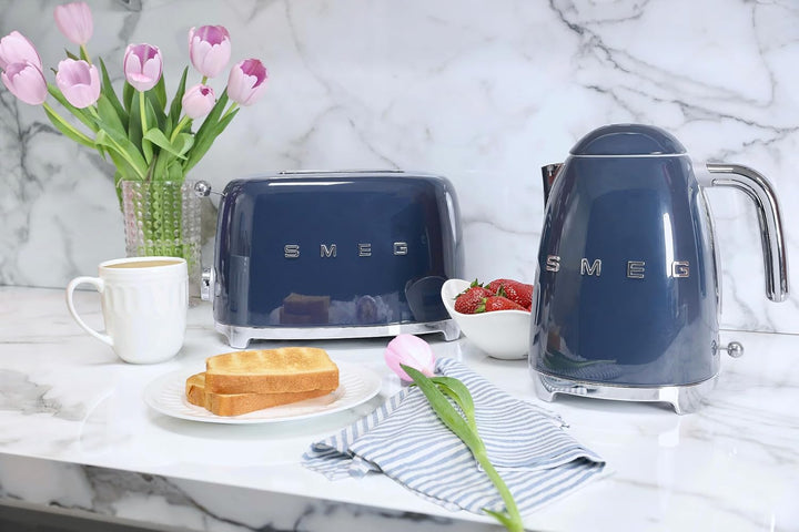 Smeg, KLF03NBEU 1.7L Wasserkocher, Soft-Opening-Kannenverschluss, Herausnehmbarer Anti-Kalkfilter au