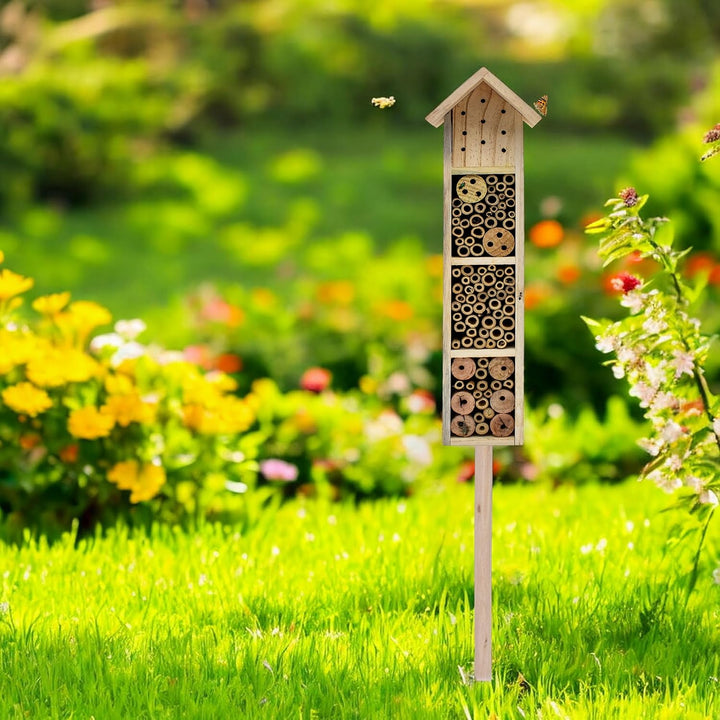 Holz Insektenhotel mit Erdspiess - H 78 cm - Insektenhaus naturbelassen zum Aufstellen - Bienenhotel