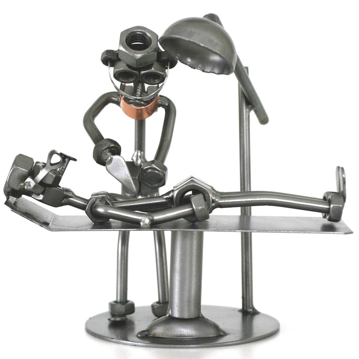 metalman24 Schraubenmännchen Chirurg OP-Tisch Arzt I Handarbeit I Geschenkidee I Metallfigur I Metal