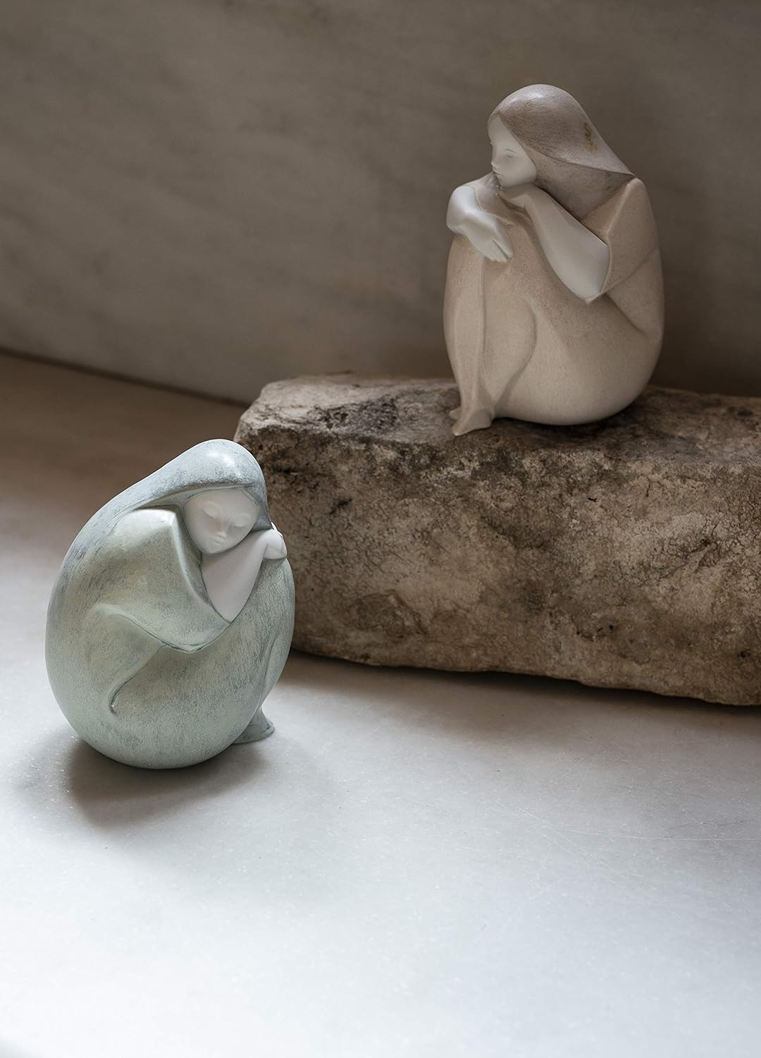 LLADRÓ Mädchen-Figur Mondkind. Mädchen. Porzellan.