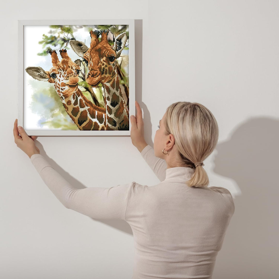 DIAMOND DOTZ DD8.017 - Original 5D Diamond Painting Set Giraffen Gross & Zart, Kreativset mit 9.549