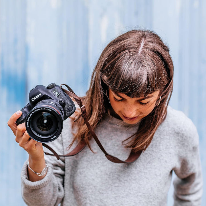 Canon EOS 6D Mark II DSLR Digitalkamera Gehäuse Body (26,2 MP, 7,7cm (3 Zoll) Display, DIGIC 7, mit