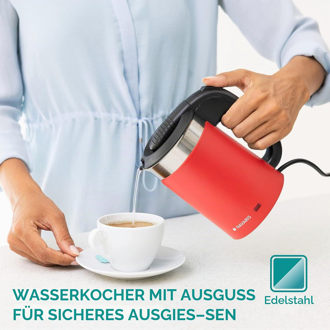 Navaris Edelstahl Reisewasserkocher 0,5L - mit 2 Trinkbechern - 16 x 11 x 17 cm - Mini Reise-Wasserk