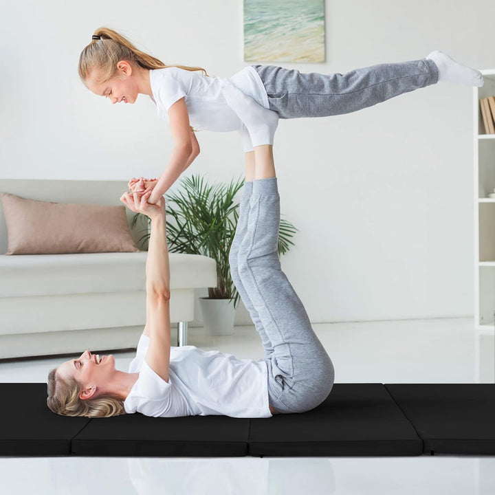 GYMAX Gymnastikmatte klappbar, rutschfeste & reissfeste Weichbodenmatte mit Kunstleder-Bezug & 2 Tra