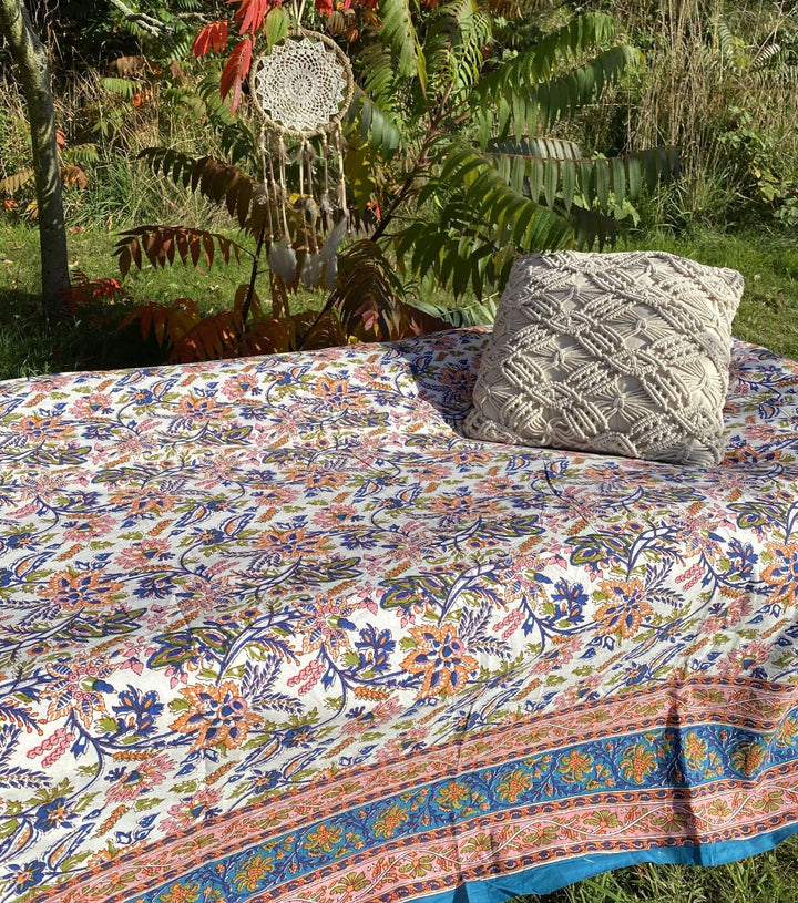 GURU SHOP Blockdruck Tagesdecke, Bett & Sofaüberwurf, Handgearbeiteter Wandbehang, Wandtuch - Design