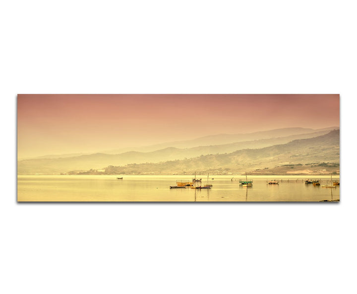 Paul Sinus Art Panoramabild auf Leinwand und Keilrahmen 120x40cm See Boote Berge Nebel Dämmerung