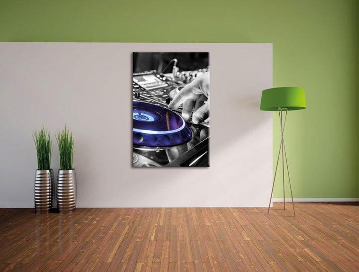 Pixxprint DJ bei der Arbeit am Plattenteller als Leinwandbild/Grösse: 100x70 cm/Wandbild/Kunstdruck/