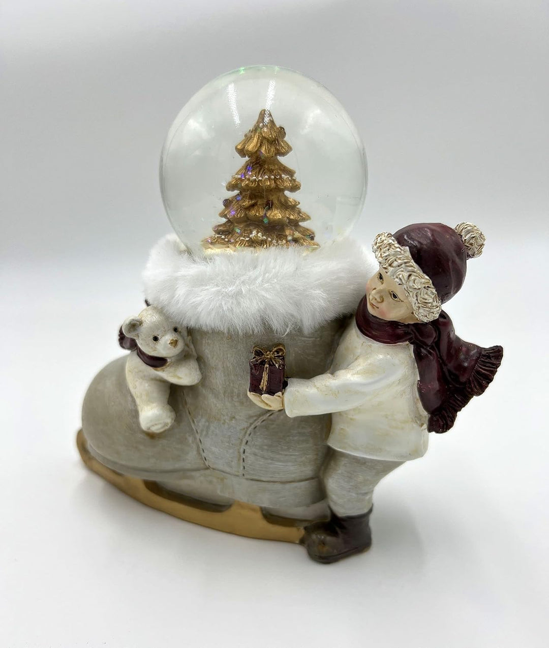 formano Schneekugel auf Schlittschuh zur Winterdeko mit Junge und Eisbär