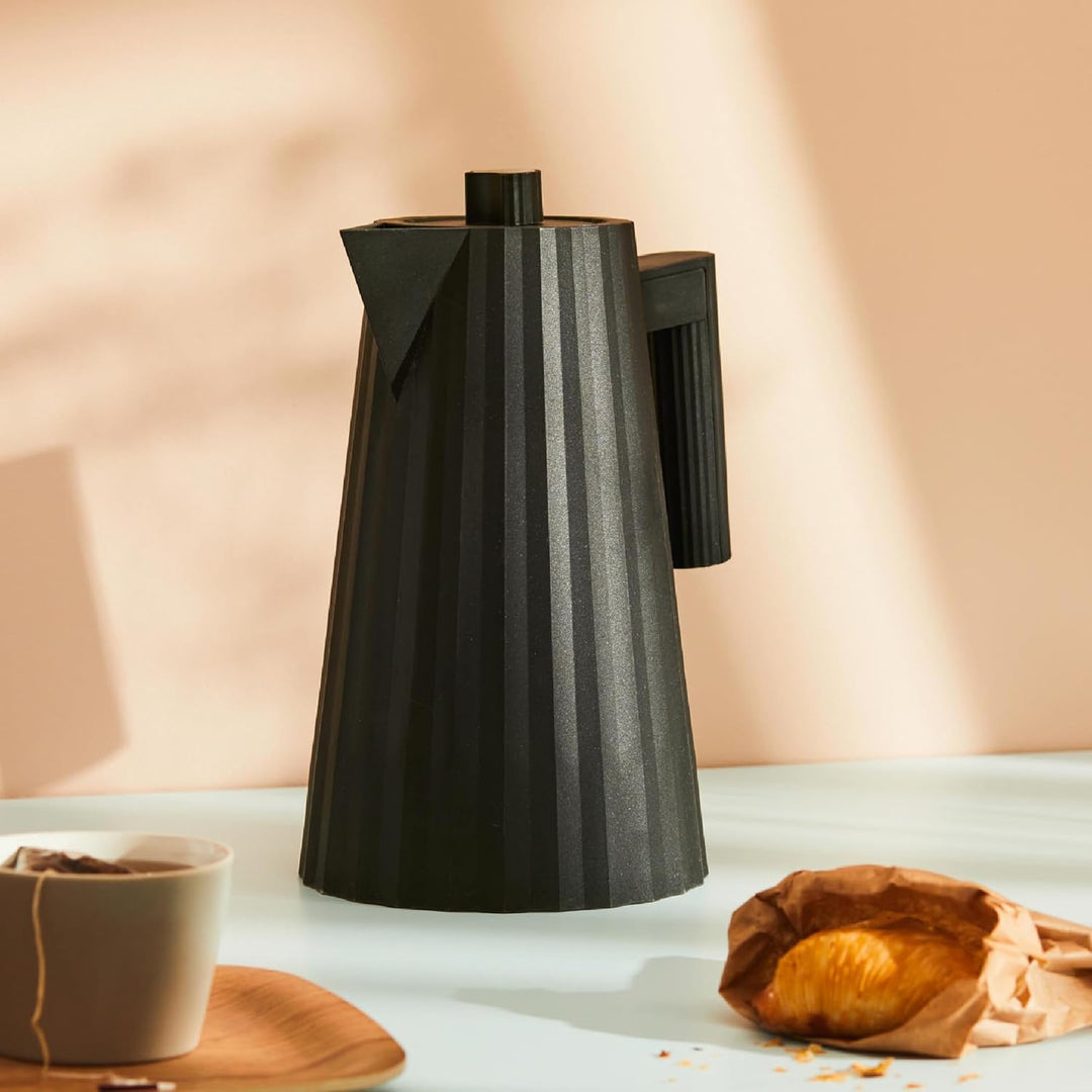 Alessi Plissé MDL06 B/UK - Elektrischer Wasserkocher aus Thermoplastischem Harz, Englisch Stecker 24