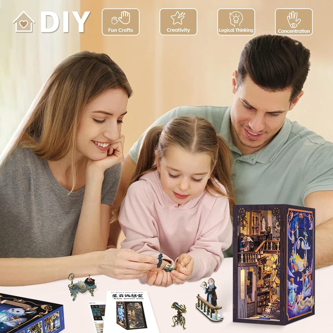CUTEBEE Book Nook Kit mit Staubschutzhülle–DIY Puppenhäuser Miniatur Haus Kit mit LED-Licht,Booknook