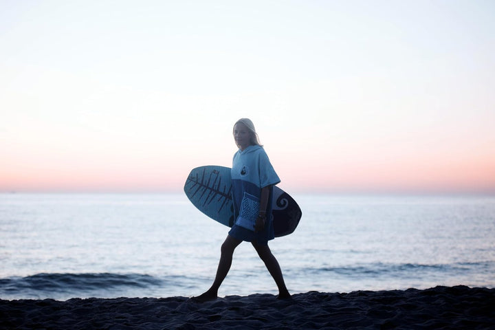 WAVE HAWAII Surfponcho für Körpergrössen von 90-120 cm Poncho ÖKO Baumwolle Umkleidehilfe für Schwim