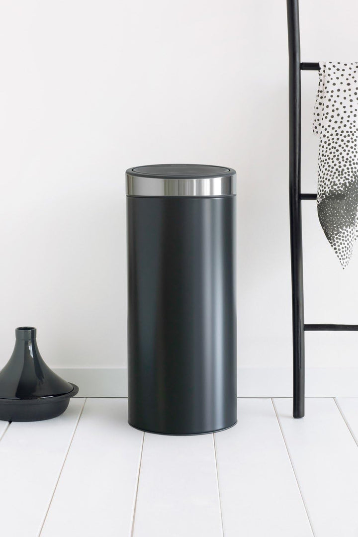 Brabantia Touch Bin New Mit Herausnehmbaren Kunststoffeinsatz, Matt Black/Matt Steel, 30 L