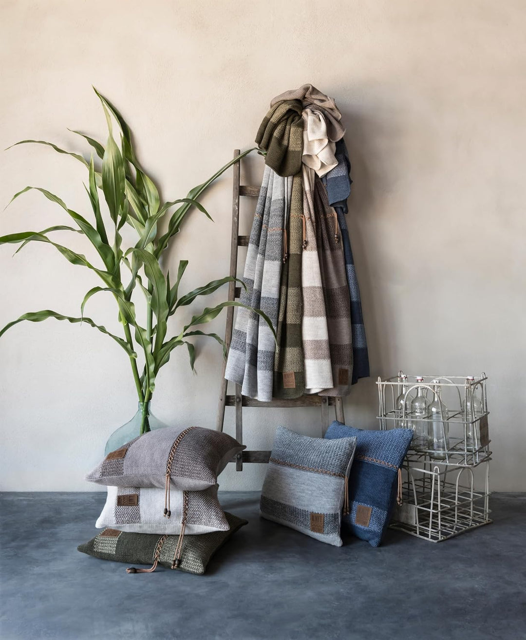 KNIT FACTORY - Roxx Dekokissen - Sofakissen - Kissenhülle mit Kissenfüllung - Kissen 60x40 - Beige/M