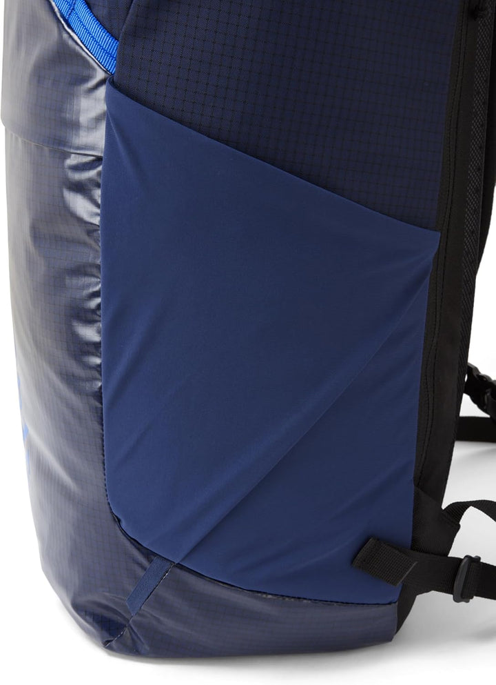 Rab Adrift 24 Alltagsrucksack für Trekking, Klettern, Radfahren Tiefe Tinte M, Tiefe Tinte M