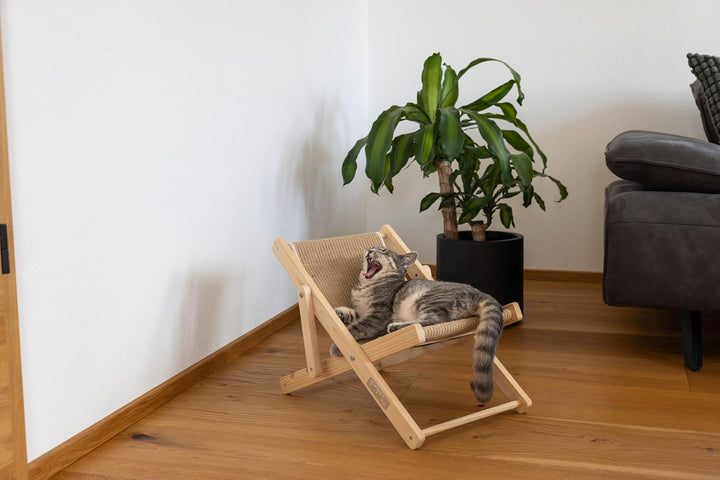 Kerbl Pet Katzenliegestuhl Beach, Katzenliegebett, Holz, Sisal, Liegefläche 52 x 26 cm, im Strandstu