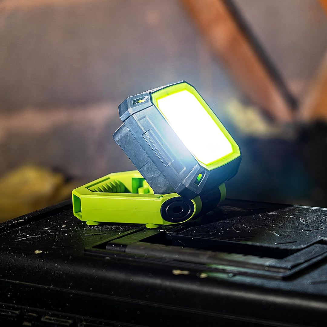 Luceco LED-Kompakt-Magnet-Arbeitsleuchte mit USB-Anschlüssen, 2 Leuchtmodi, Tragegriff und Haken, In