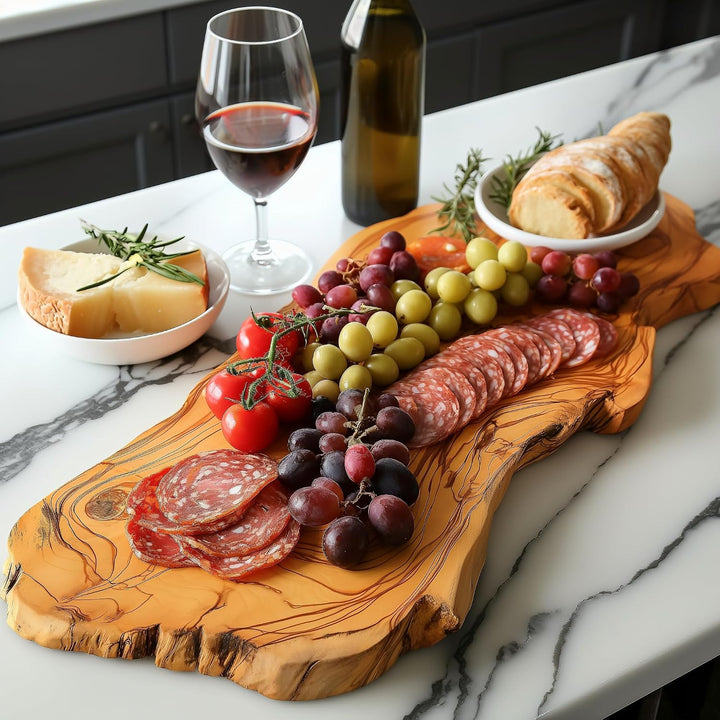 Handgefertigtes Schneidebrett aus Olivenholz, rustikales Serviertablett für Käse und Wurstwaren, Küc