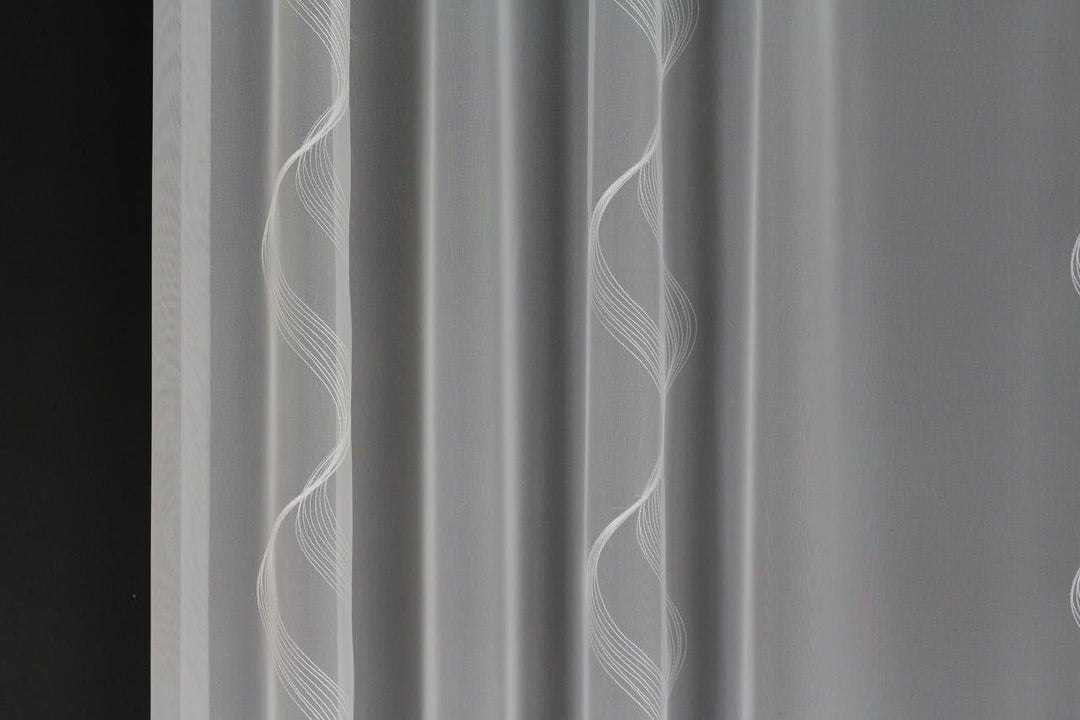 EASYHomefashion Hochwertige Gardine Fertiggardine Voile Store Schal mit Stickerei Faltenband und Ble