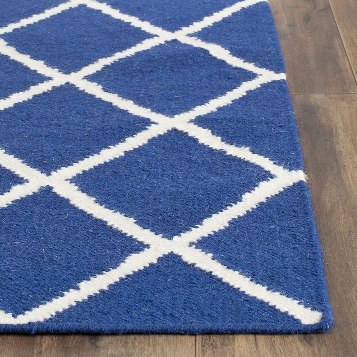 SAFAVIEH Zeitgenössische Teppich für Wohnzimmer, Esszimmer, Schlafzimmer - Dhurrie Collection, Kurze