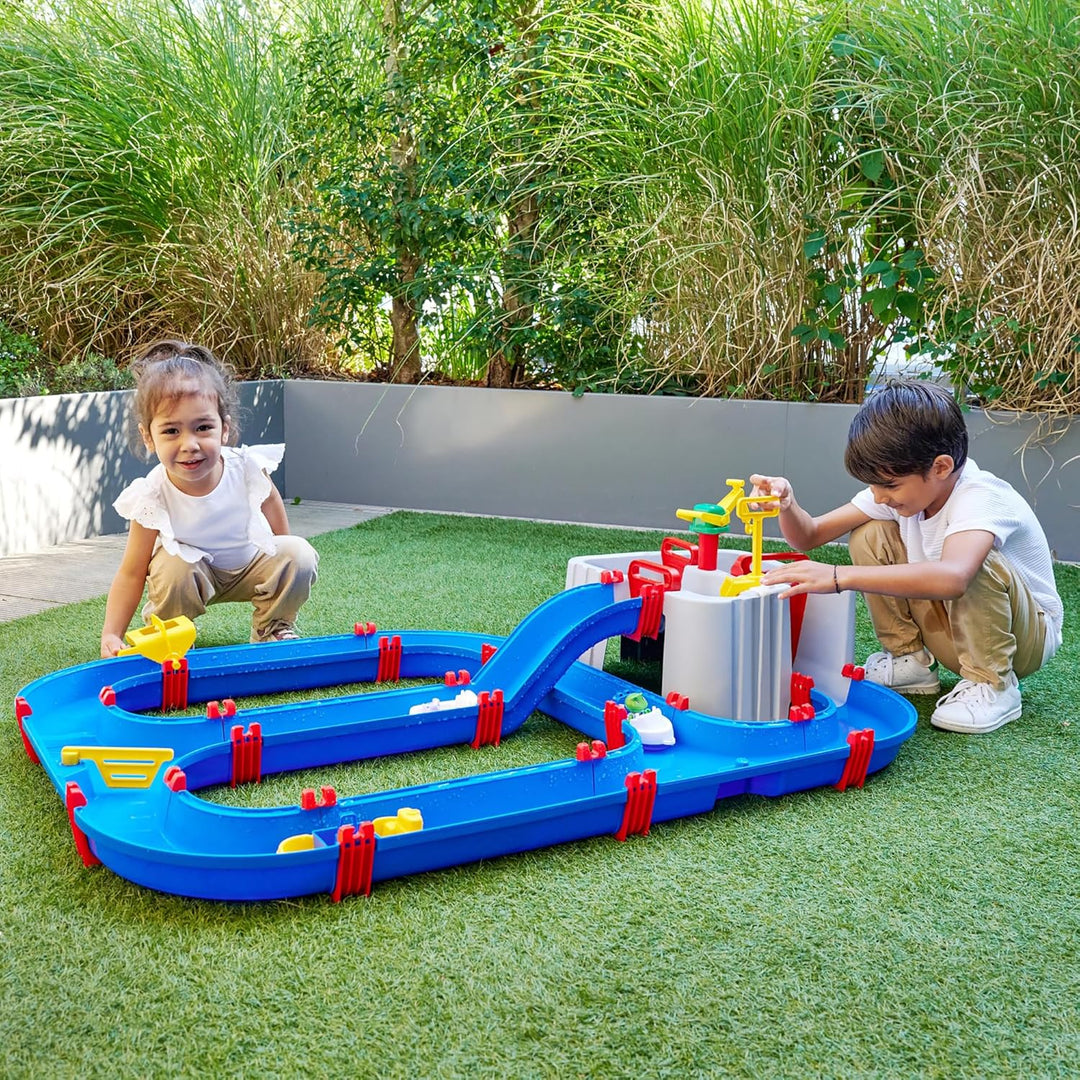 AquaPlay Harbour Wasserbahn - Outdoor-Wasserspiel mit Bahn, Booten und 2 Spiel-Figuren - Wasserspiel