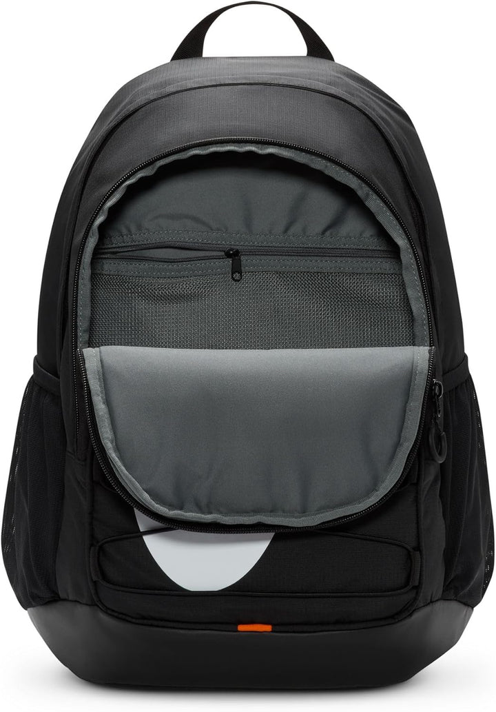 Nike Hayward Rucksack (26 L), HJ8200 Black/Black/White Einheitsgrösse, Black/Black/White Einheitsgrö