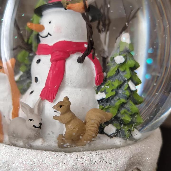 Heaven Sends Weihnachts-Schneekugel mit Schneemann umgeben von Waldtieren