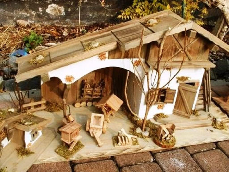 Unbekannt Grosses Krippenset Holzhaus 80cm + Haus 27cm + Krippen Zubehör mit Brunnen Holzhaufen Stal