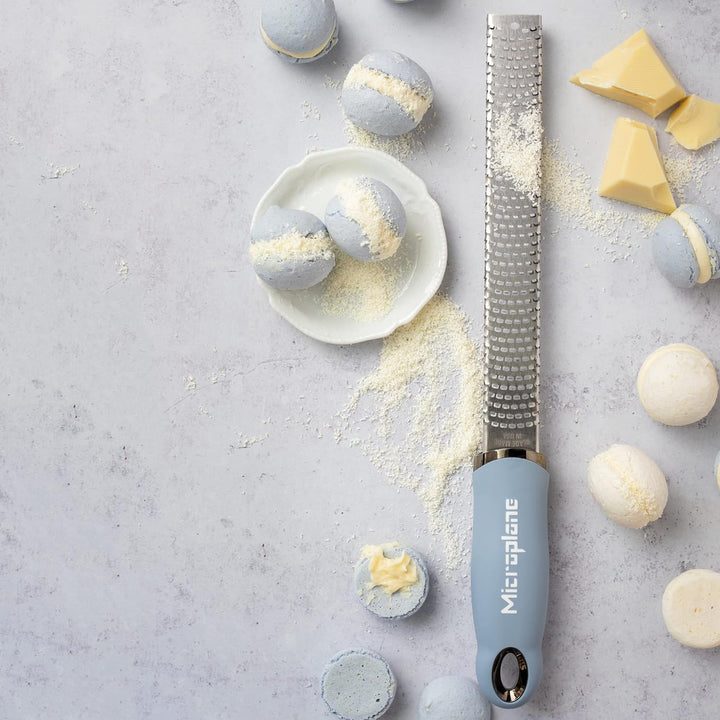 Microplane Zester Küchenreibe in Küstenblau für Zitrusfrüchte, Parmesan, Ingwer, Schokolade & Muskat