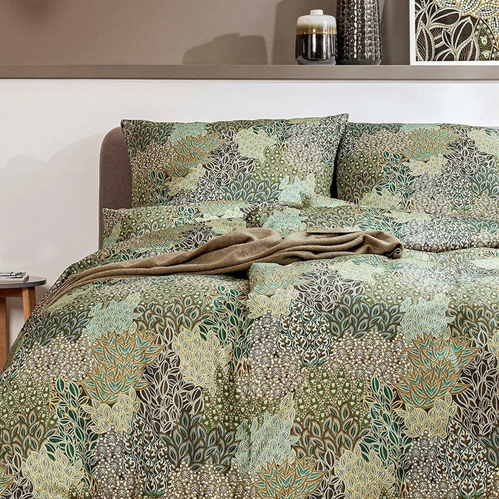 ESTELLA Bettwäsche Lago | Oliv | 155x220 + 80x80 + 40x80 cm | Mako-Satin mit seidigem Glanz | trockn