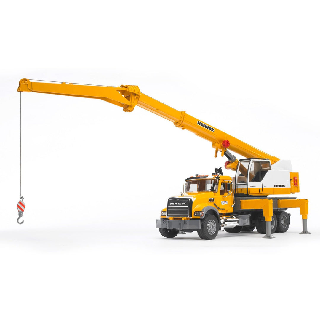 bruder Mack Granite Liebherr Kran - LKW / 02818