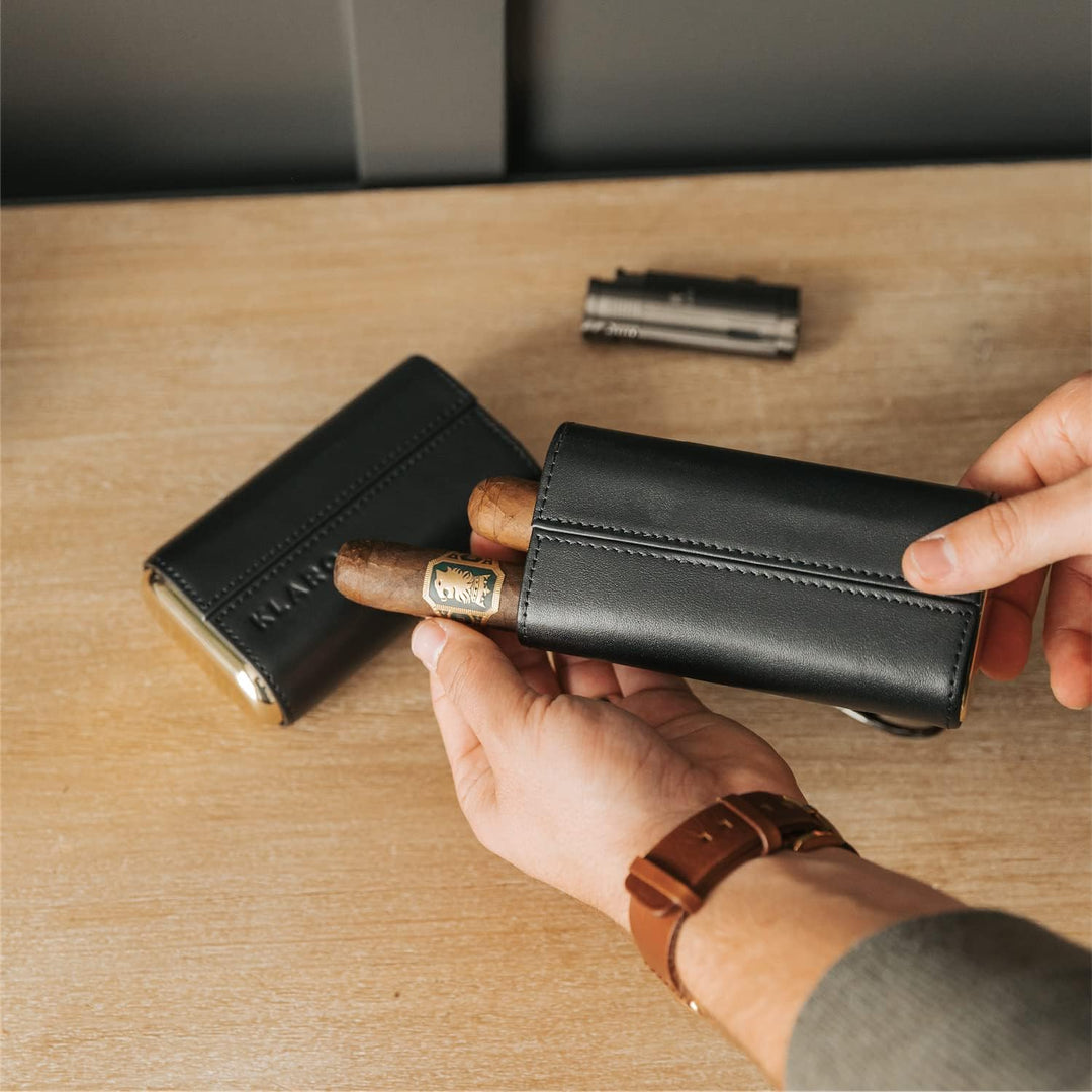 CASE ELEGANCE Premium-Schutzhülle für 3 Zigarren, echtes schwarzes Echtleder, Zedernholz gefüttert m