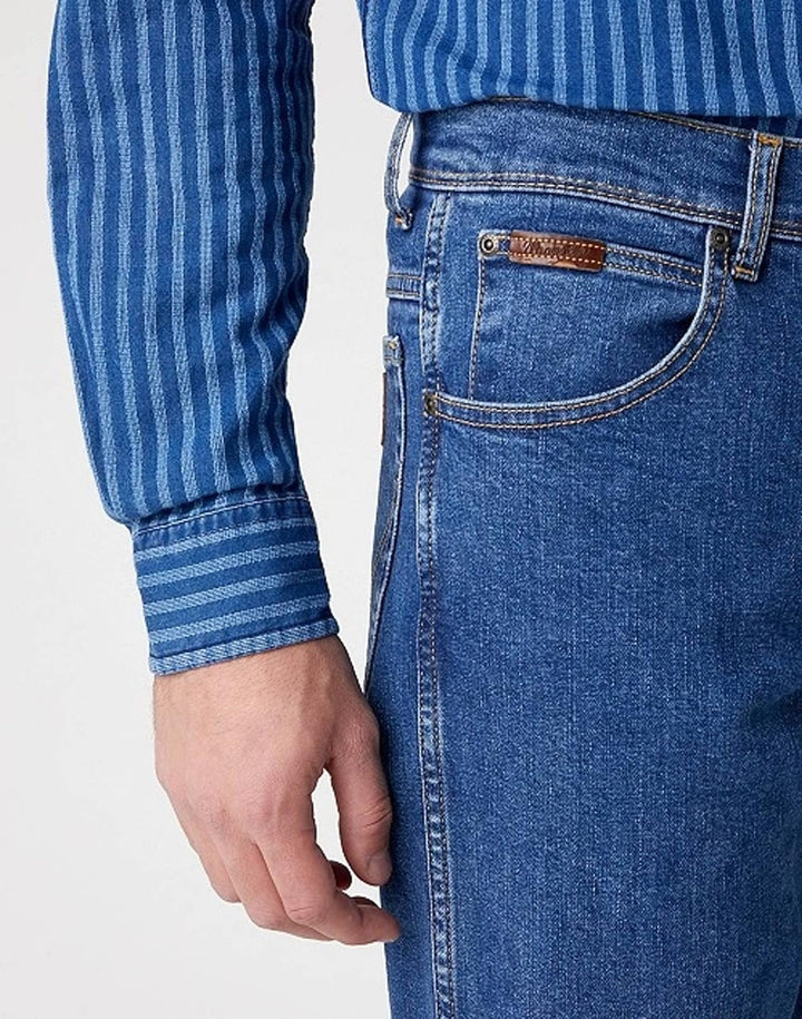 Wrangler Herren Jeans Texas - Regular Fit - Blau - Arm Strong W29-W50 Stretch 40W / 34L Best Rocks,
